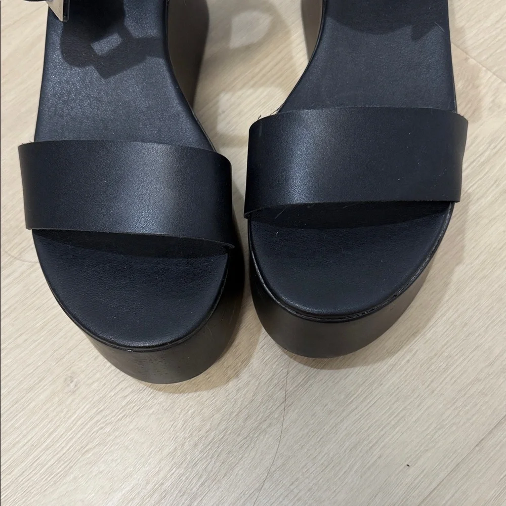 Steve Madden Black Platform Sandals - Picture 5 of 7